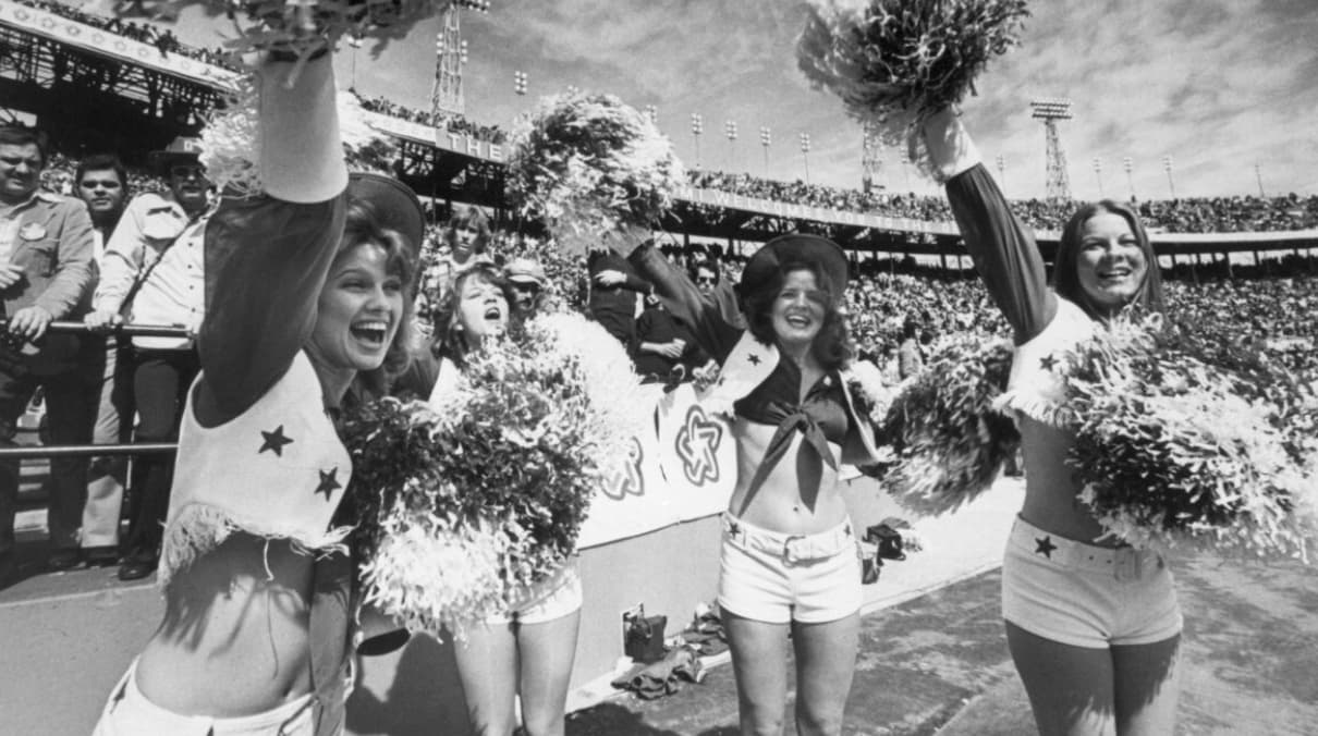 dallas cowboys cheerleaders inside - 600